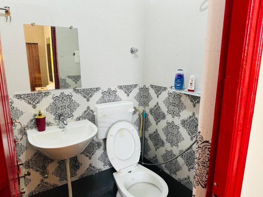 Apartament Upre Waranasi Zewnętrze zdjęcie